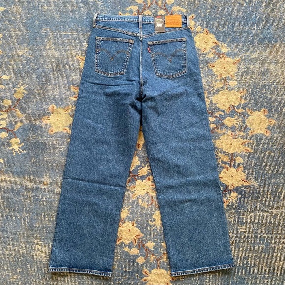 Levi's Ribcage Straight Jeans in Georgie - Picture 5 of 5